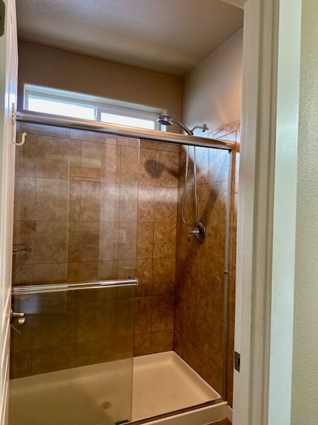 Building Photo - 63266 NW Newhall Pl