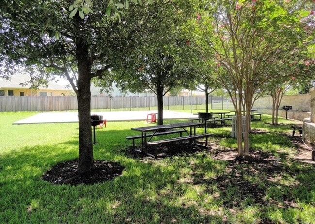 Building Photo - 7810 Squirrel Hollow Dr