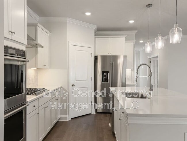 Building Photo - 208 Shortmarsh St