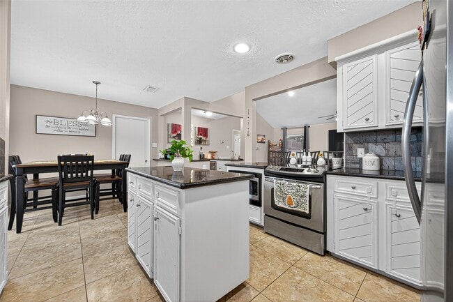 Building Photo - 4006 Dover St