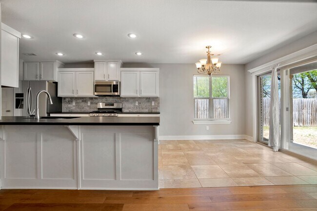 Building Photo - 3 Bed 2 Bath Home near Stonebridge Meadows Country Club