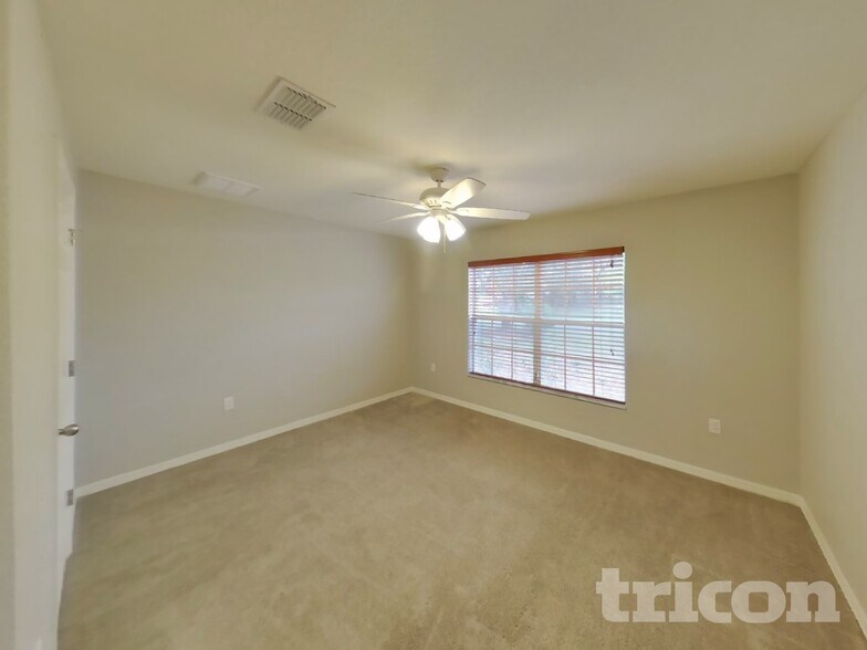 Building Photo - 39 Balsam St