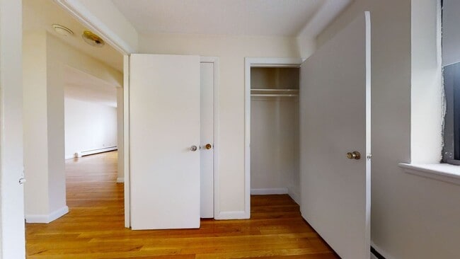 Building Photo - 122 Dustin St