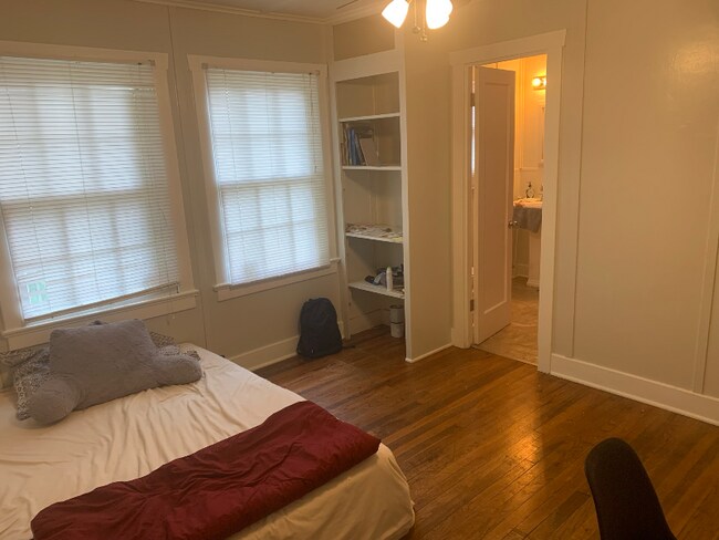 Building Photo - 614 W Lee Ave