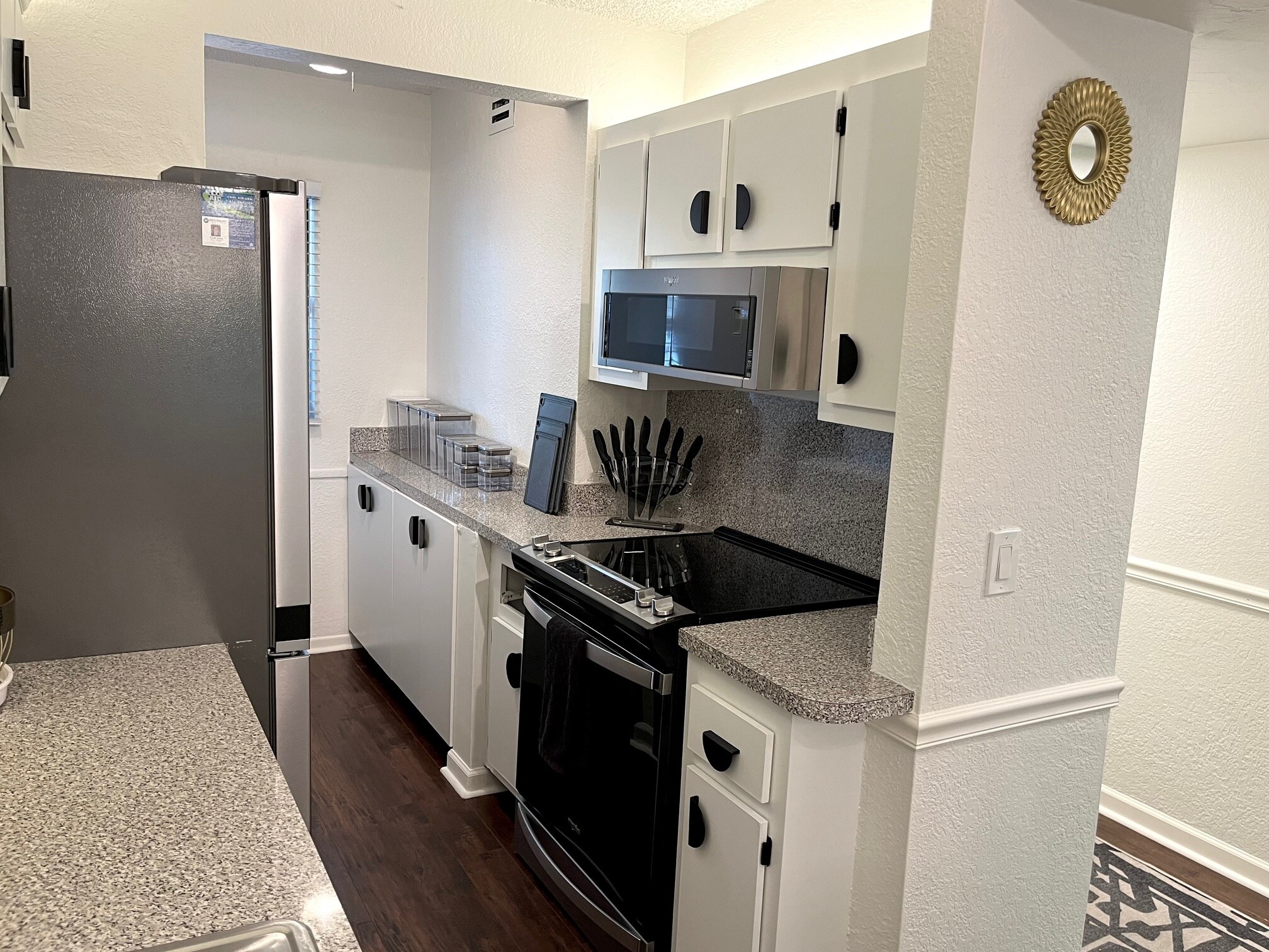 Building Photo - 2907 NE 8th Ter