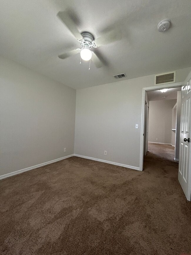 Building Photo - 3 Bedroom 2 Bath 2 Car Garage In Cape Coral!