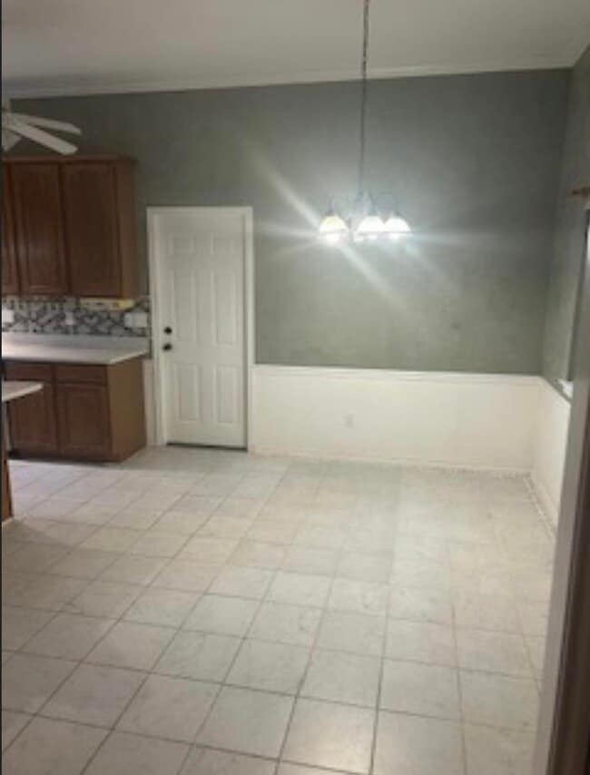 Building Photo - 2906 Blue Lake Dr