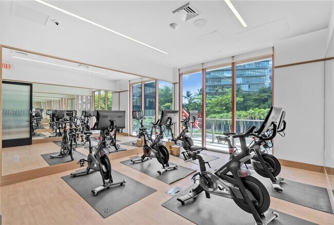 Building Photo - 2655 S Bayshore Dr