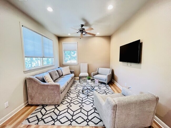 Building Photo - FURNISHED!!! Charming 2BD/1BA Single-Story...