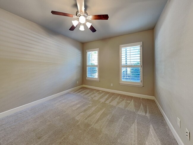 Building Photo - 2222 Marilla St