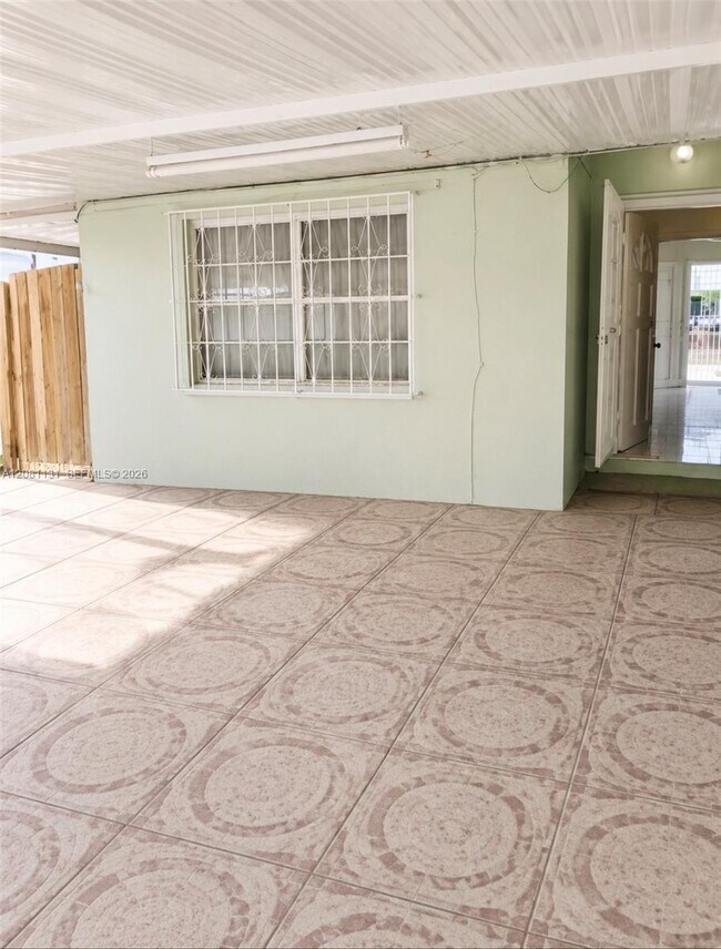 Building Photo - 1220 E 10th Ave