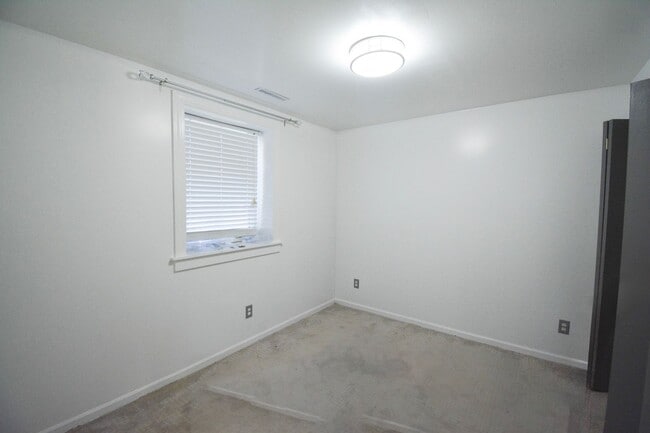 Building Photo - Spacious 5 Bed House with Custom Features Available For Rent!