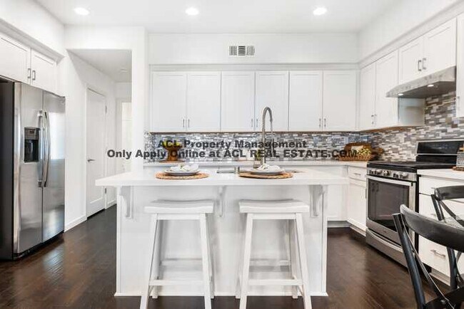 Building Photo - Modern 3BR/3BA Home in Bayshores | 1,542 Sq Ft | Prime Location