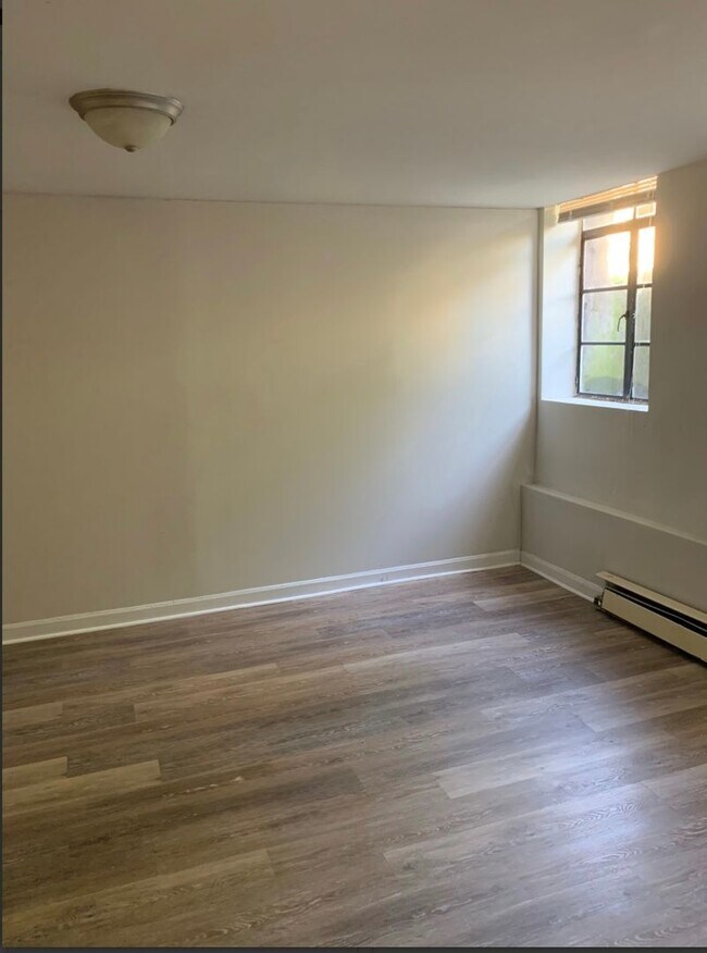 Building Photo - Now Leasing — 312 South Upper Street, Lexi...