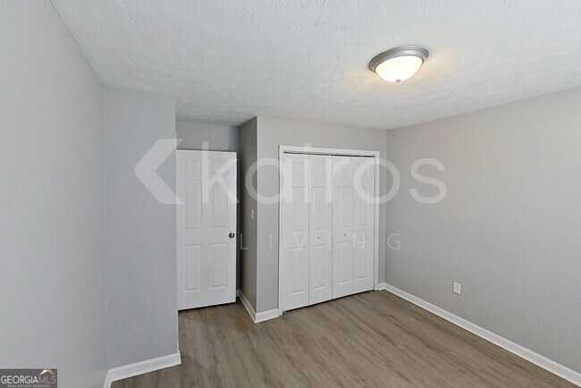 Building Photo - 205 Fawn Dr