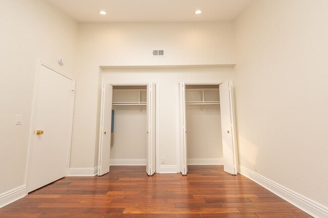 Building Photo - 4 Bedroom / 3 Bathroom Home With Panoramic...