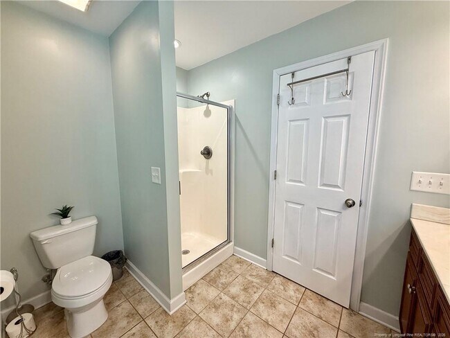 Building Photo - 275 Maplewood Dr