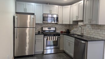 Building Photo - 7038 Valley Ave