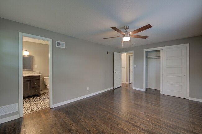 Building Photo - 4413 N Grand Ave