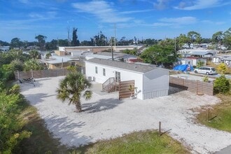 Building Photo - 3230 Smith St