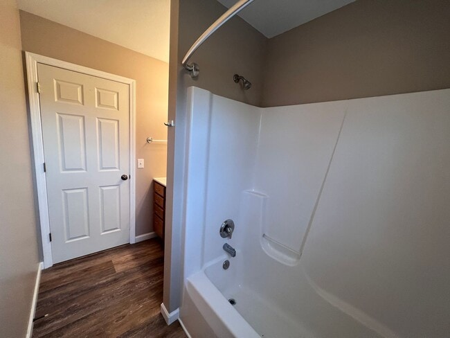 Building Photo - Spacious Split-Level Retreat Just Minutes ...