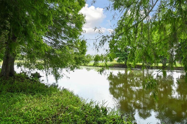 Building Photo - 19426 Sandy Springs Cir
