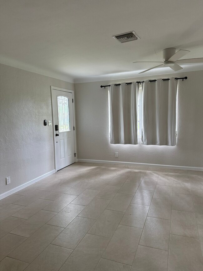 family room - 849 58th Avenue Northeast