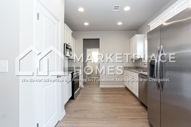 Building Photo - 211 Ww Carr Ave