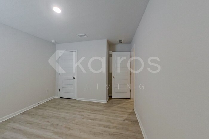 Building Photo - 123 Swallowtail Ln