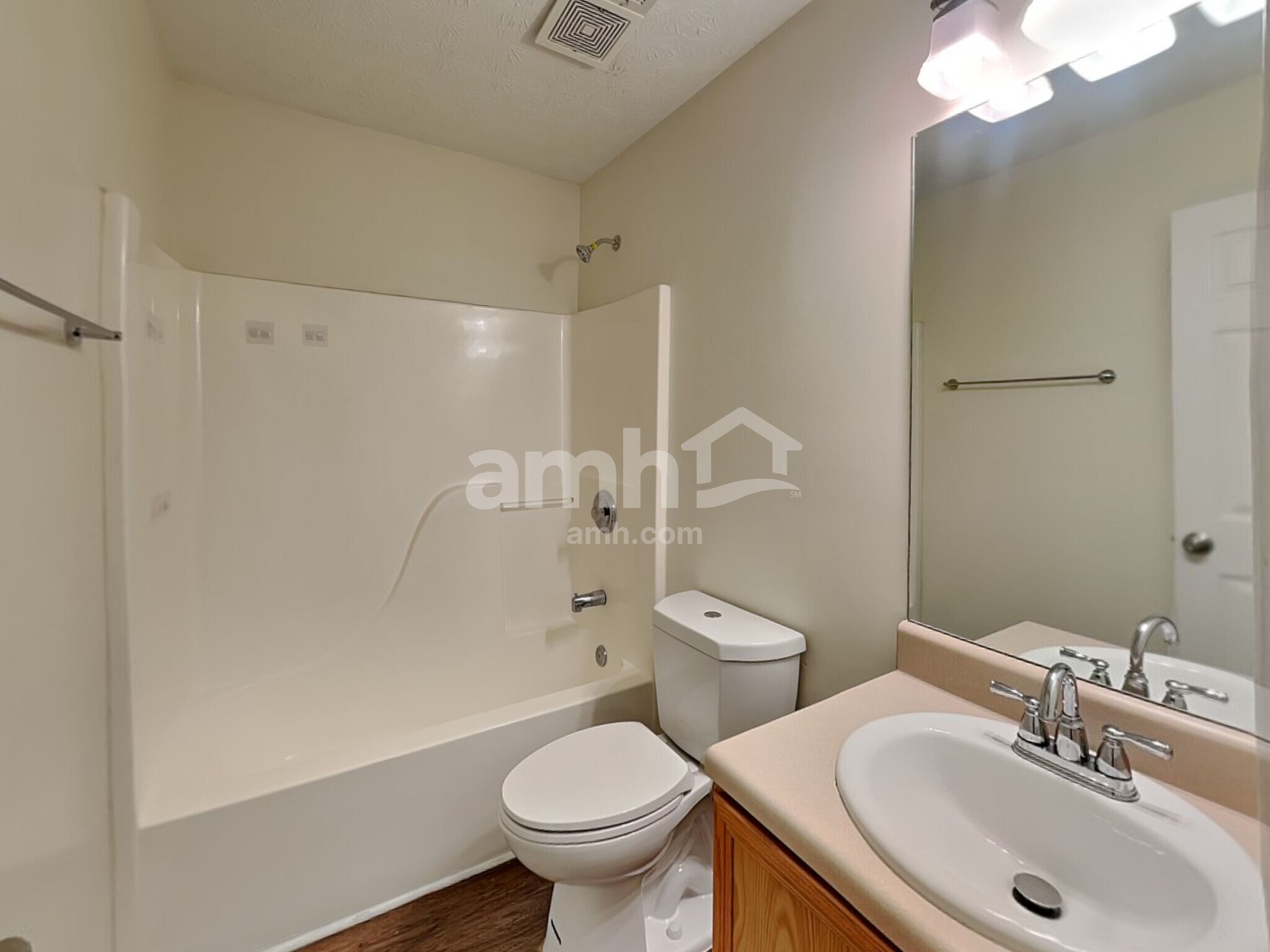 Building Photo - 910 Harbins View Dr