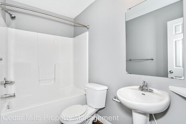 Building Photo - 3 br, 1 bath House - 1042 S Vassar St