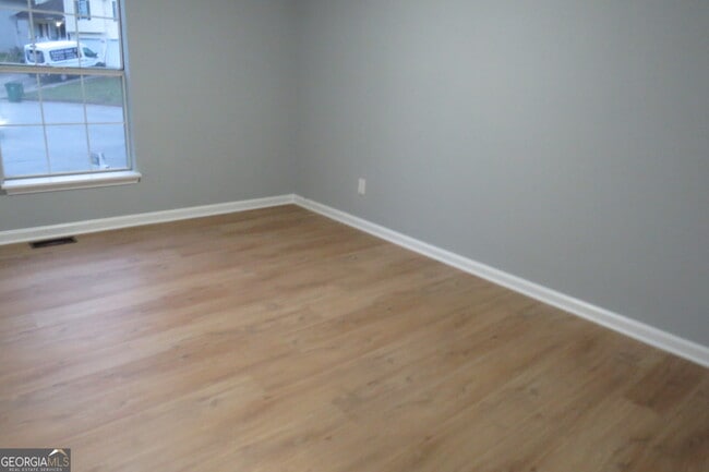 Building Photo - 2060 Bedford Ct