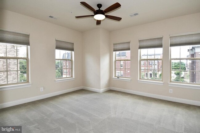 Building Photo - 810 Fair Winds Way