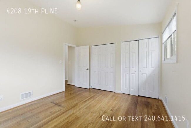 Building Photo - 4208 19th Pl NE