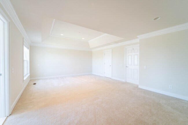 Building Photo - Gorgeous 3 Level Townhome
