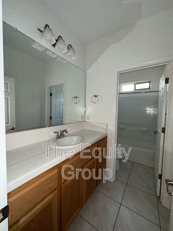Building Photo - 1724 W Sedona Ave