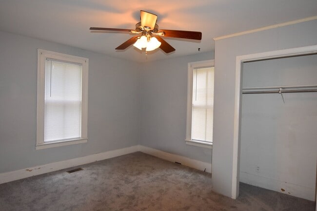 Building Photo - 2207 Roberts St