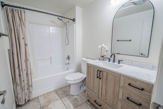 Building Photo - 1 Bedroom + Loft in the Bordeaux Community of Saugus!