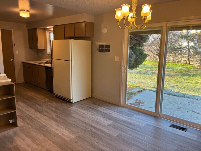 Building Photo - Newly Remodeled Single Family Home!!