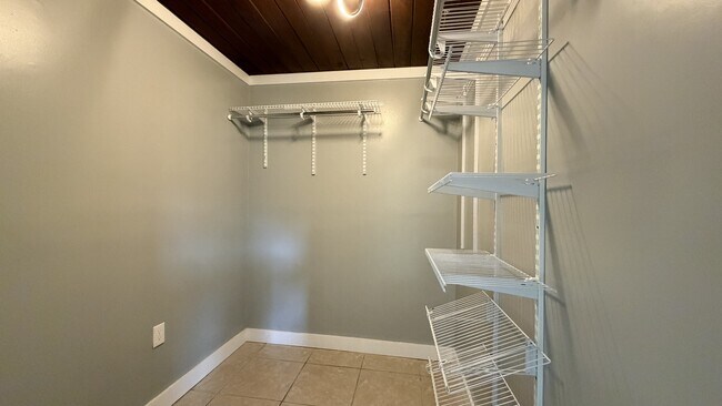 Building Photo - 3344 Soutel Dr