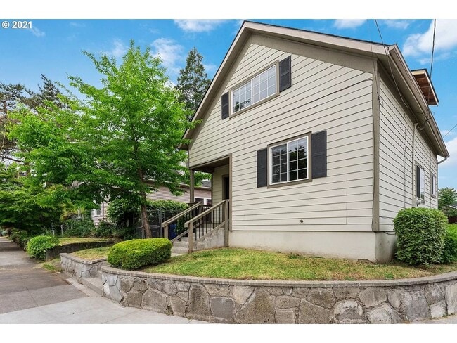 Building Photo - $2845/mo - 3 Bed/2 Bath Updated Home in the Heart of the Alberta Arts District!