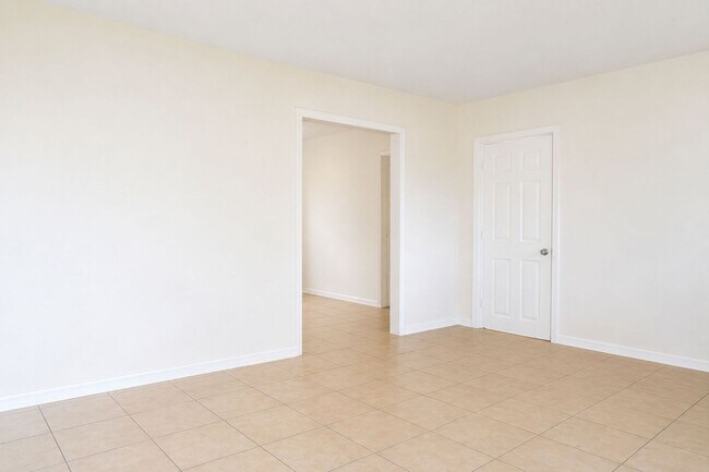 Building Photo - 3 Bedroom, 1 Bathroom Home for Rent in Apollo Beach!