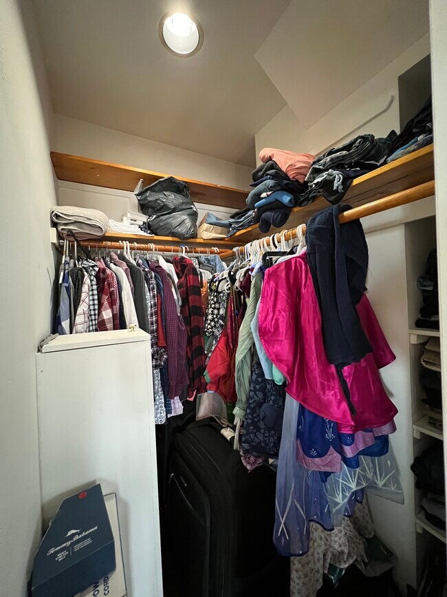 Building Photo - 129 Beach St