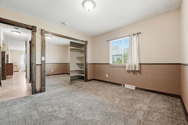 Building Photo - 3137 W 20th Ave