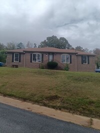 Building Photo - NEW INVENTORY!!! RECENTLY UPDATED AND MOVE...