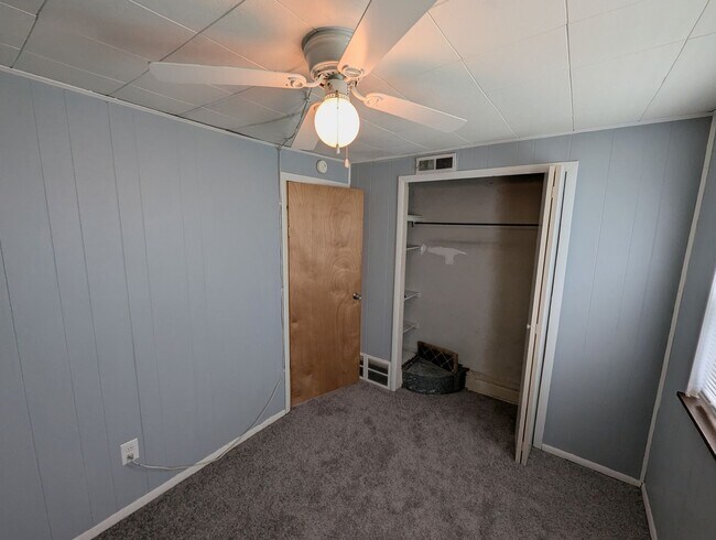 Building Photo - Living Large in Lemay - Section 8 Friendly!