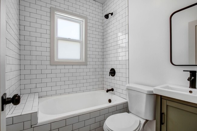 Building Photo - Beautiful 1 Bed / 1 Bath Apartment in the ...