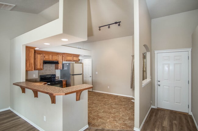 Building Photo - 3916 Kirby Cir