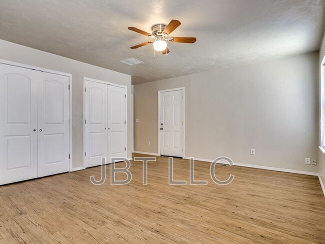 Building Photo - 2132 Andover Ct