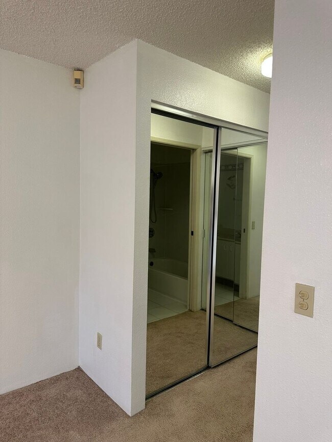 Building Photo - PARKVIEW AT WAIKELE – Clean and well-maintained 2-bedroom, 2-bath unit with 2 assigned parking st...